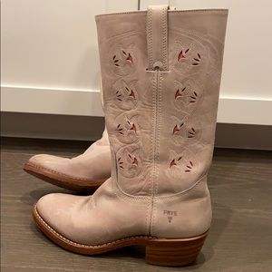 Super cute leather Frye boots